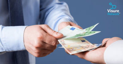 Crediti insoluti: come farsi dare i soldi da un debitore?